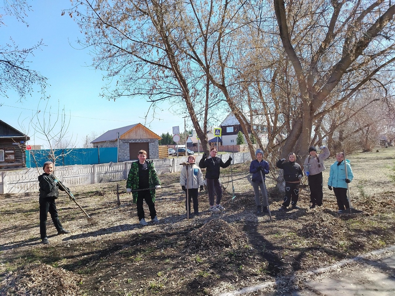 Весенний субботник перед праздниками.